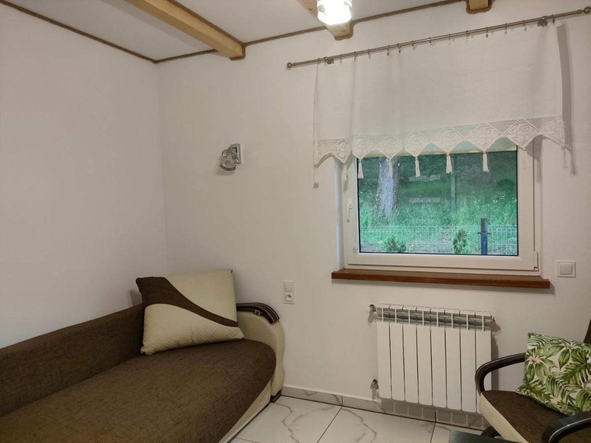 Domki I Pokoje U Borsa Lesko Exterior photo